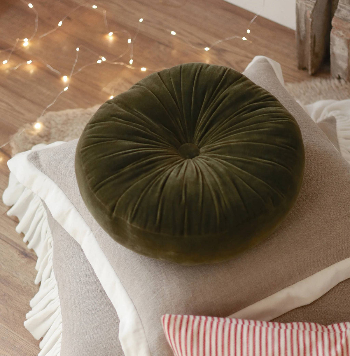 Velvet Tuft Round Cushion