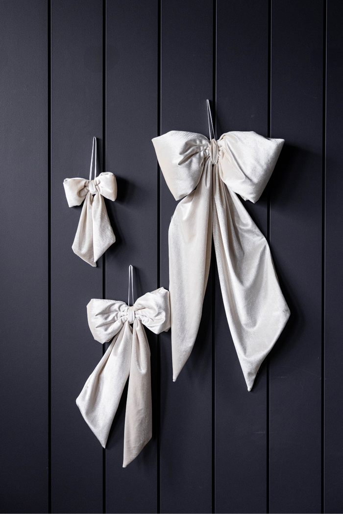 Cream Velvet Bows - Medium